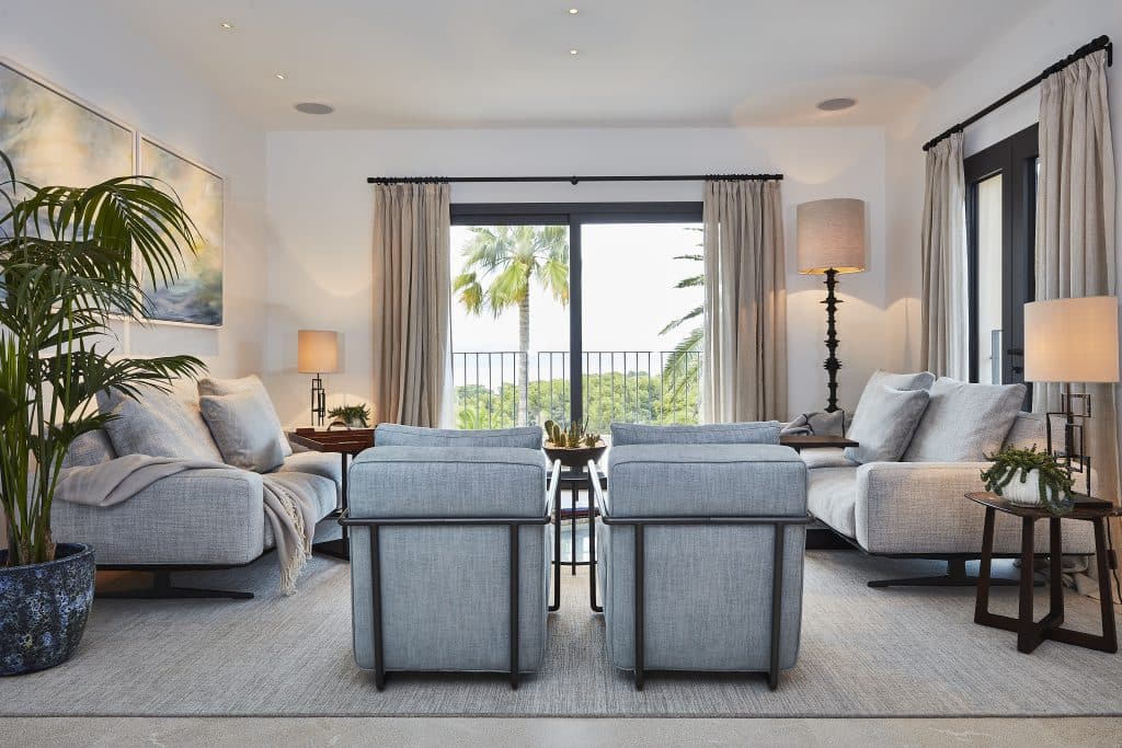 Modern and elegant coastal living room.